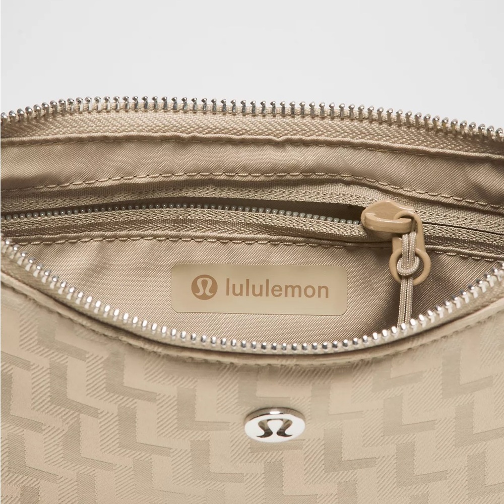 lululemon mini 1L bag L Monogram Jacquard Oak Color New - Picture 3 of 4